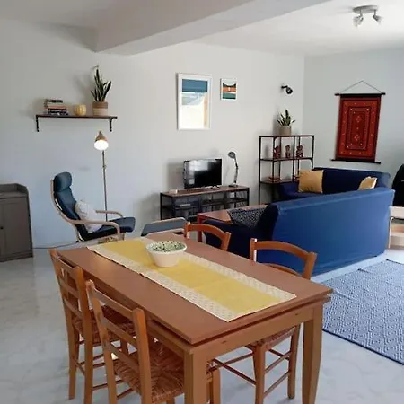 Spacious In Close To Seafront Apartament *