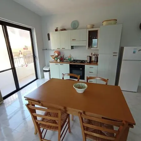 Spacious In Close To Seafront