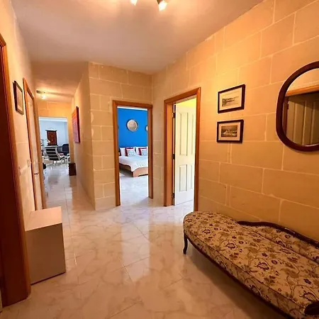 Spacious In Close To Seafront